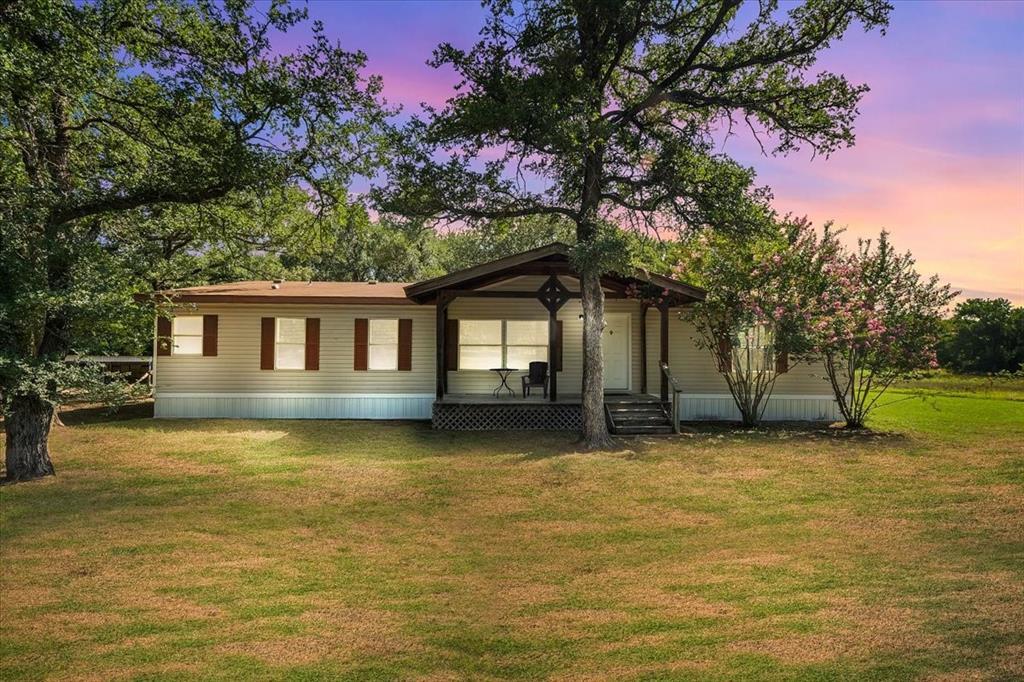 Property Photo: 401 Nash Lane TX 76462
