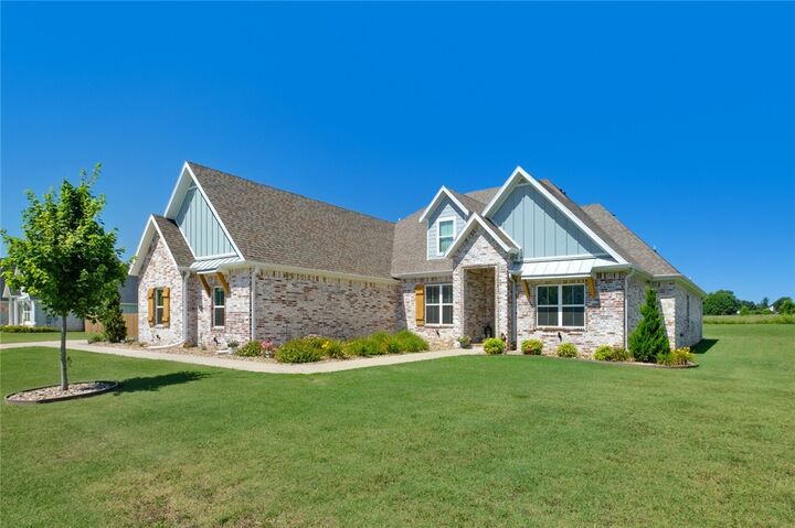 Property Photo: 571 Briarwood Lane AR 72730