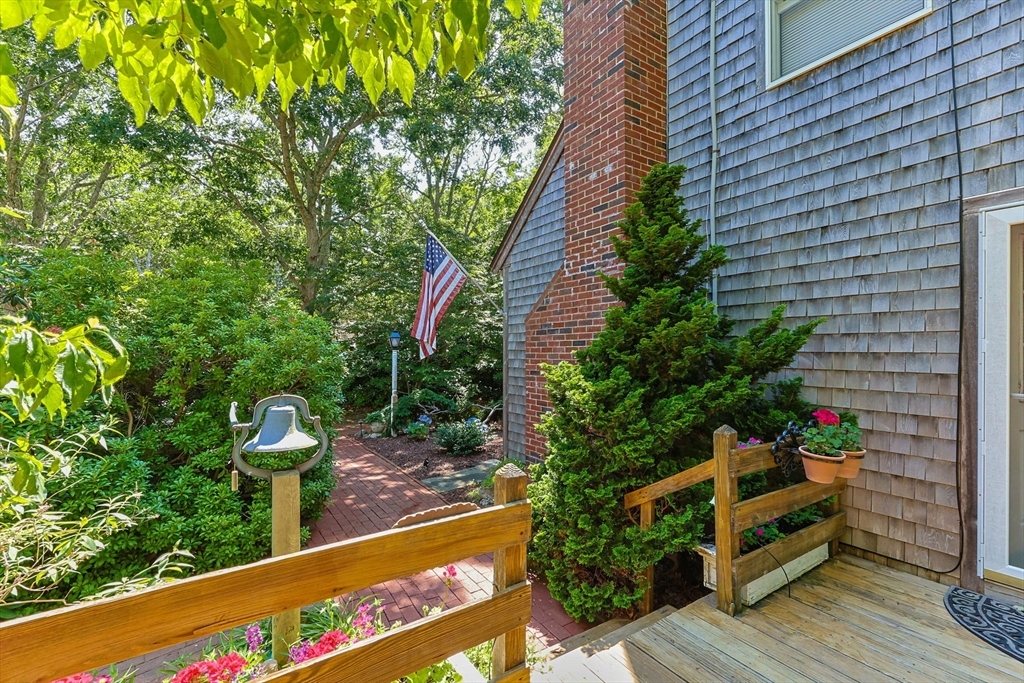 Property Photo:  10 Bradford Lane  MA 02642 