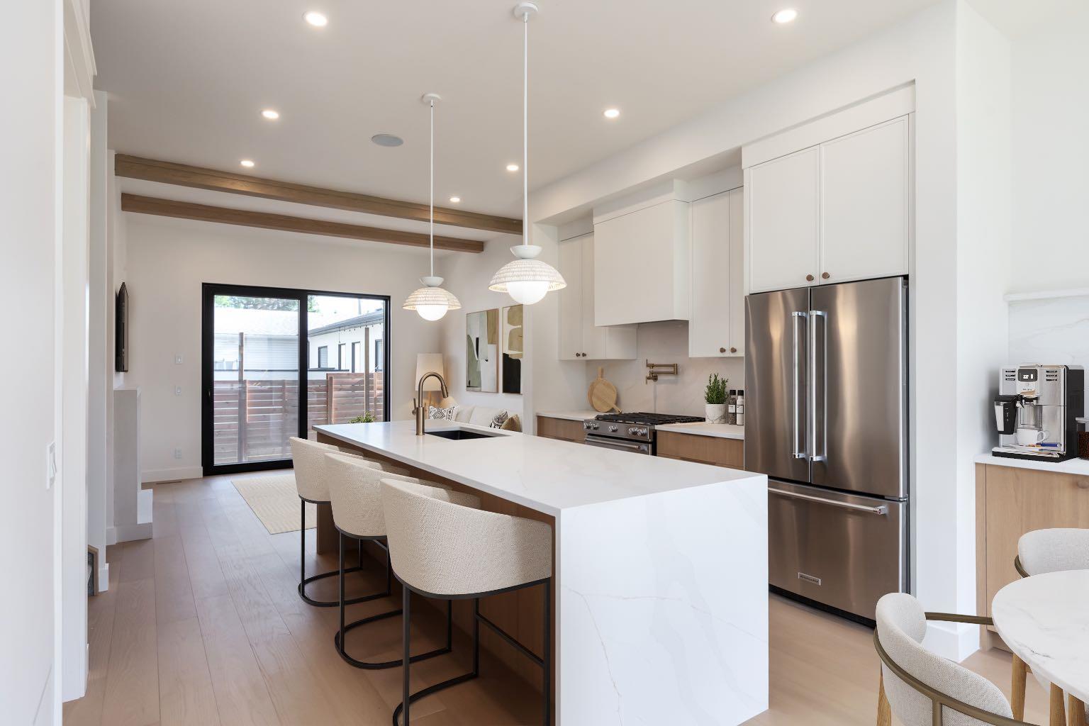 Property Photo:  4309 32 Avenue SW  AB T3E 8A2 
