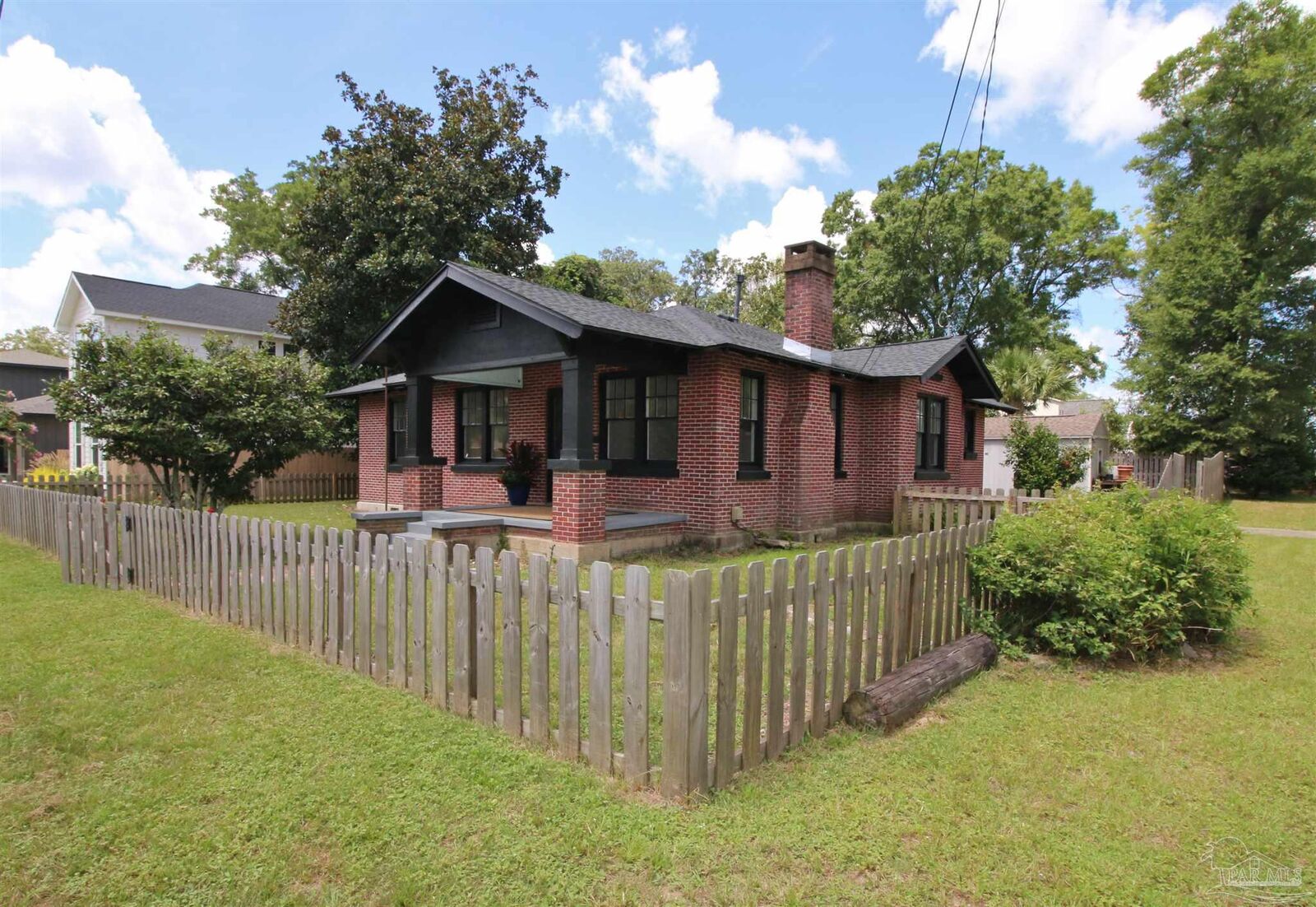 Property Photo: 2323 N 17th Ave FL 32503