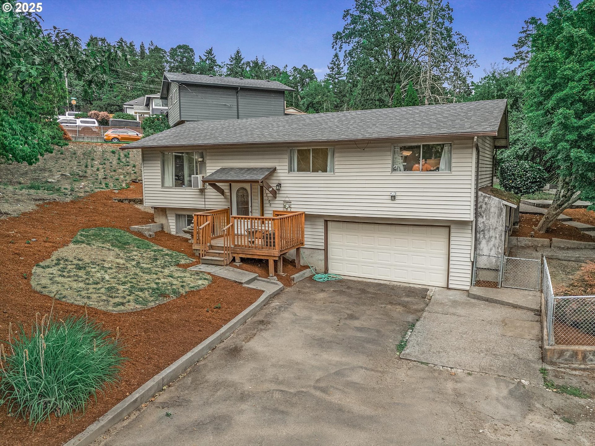 Property Photo: 18300 Scott Ct OR 97027