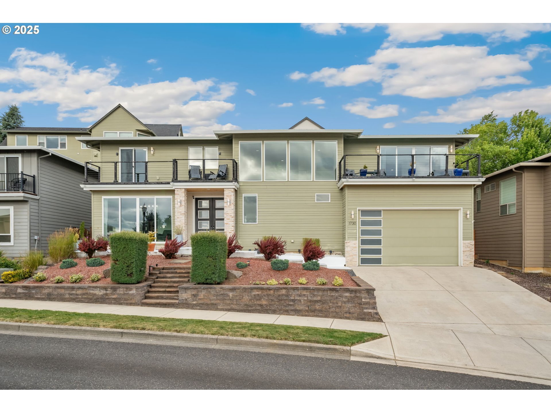 Property Photo:  1730 NW Klickitat St  WA 98607 