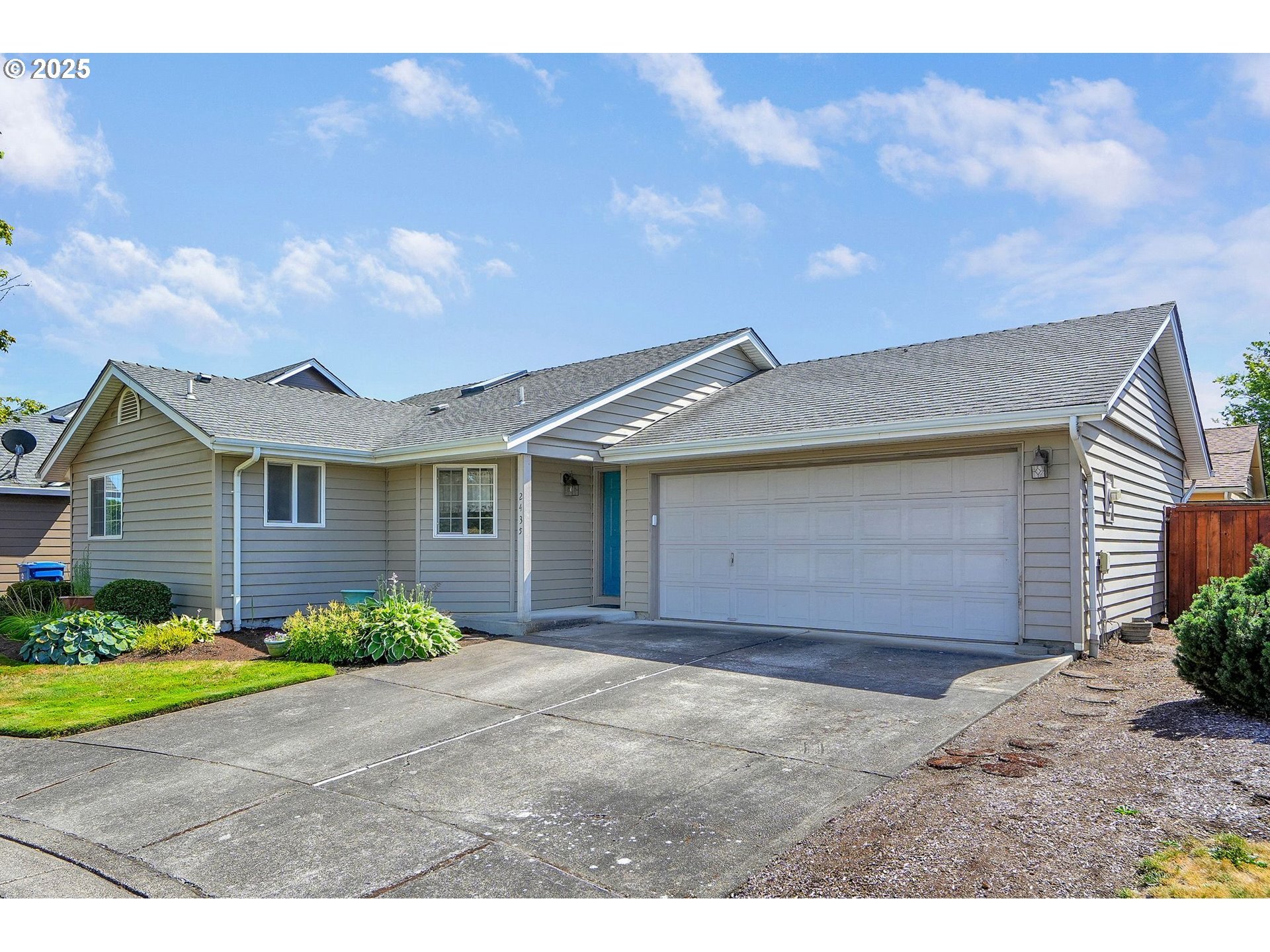 Property Photo: 2435 Connemara Ct OR 97317