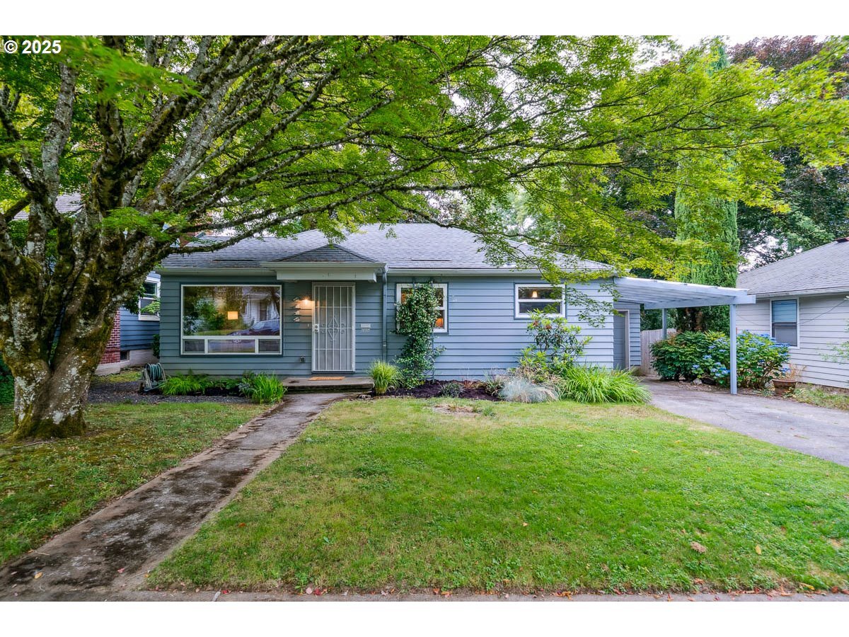 4114 SE Lambert St  Portland OR 97202 photo