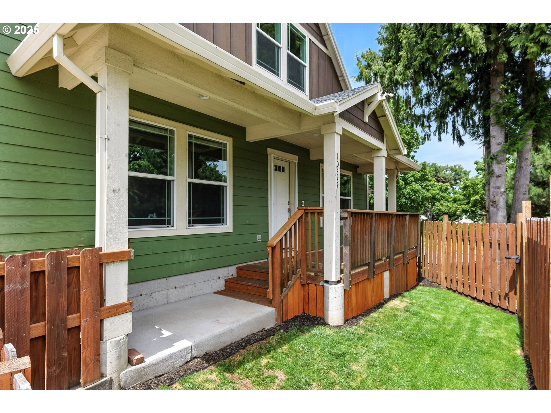Property Photo: 10387 N Mohawk Ave OR 97203