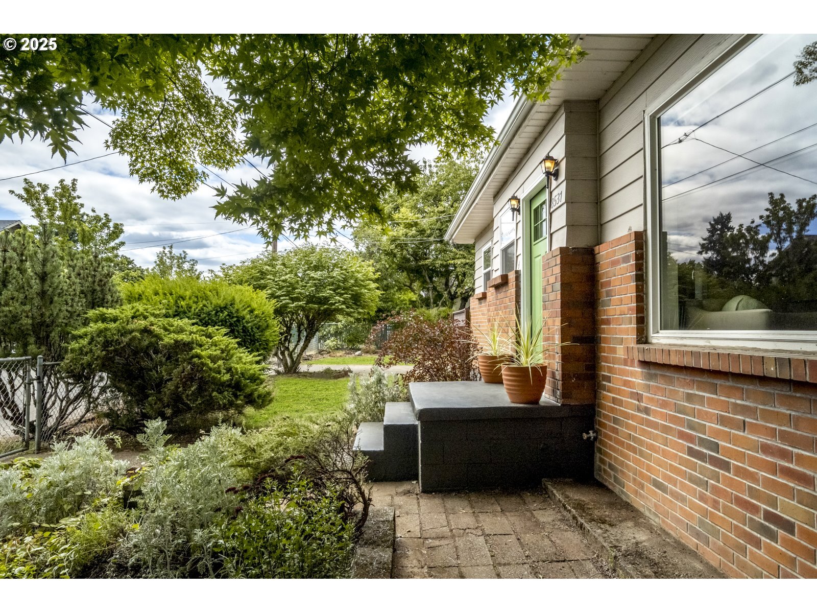 Property Photo:  8531 SE Glenwood St NE  OR 97266 