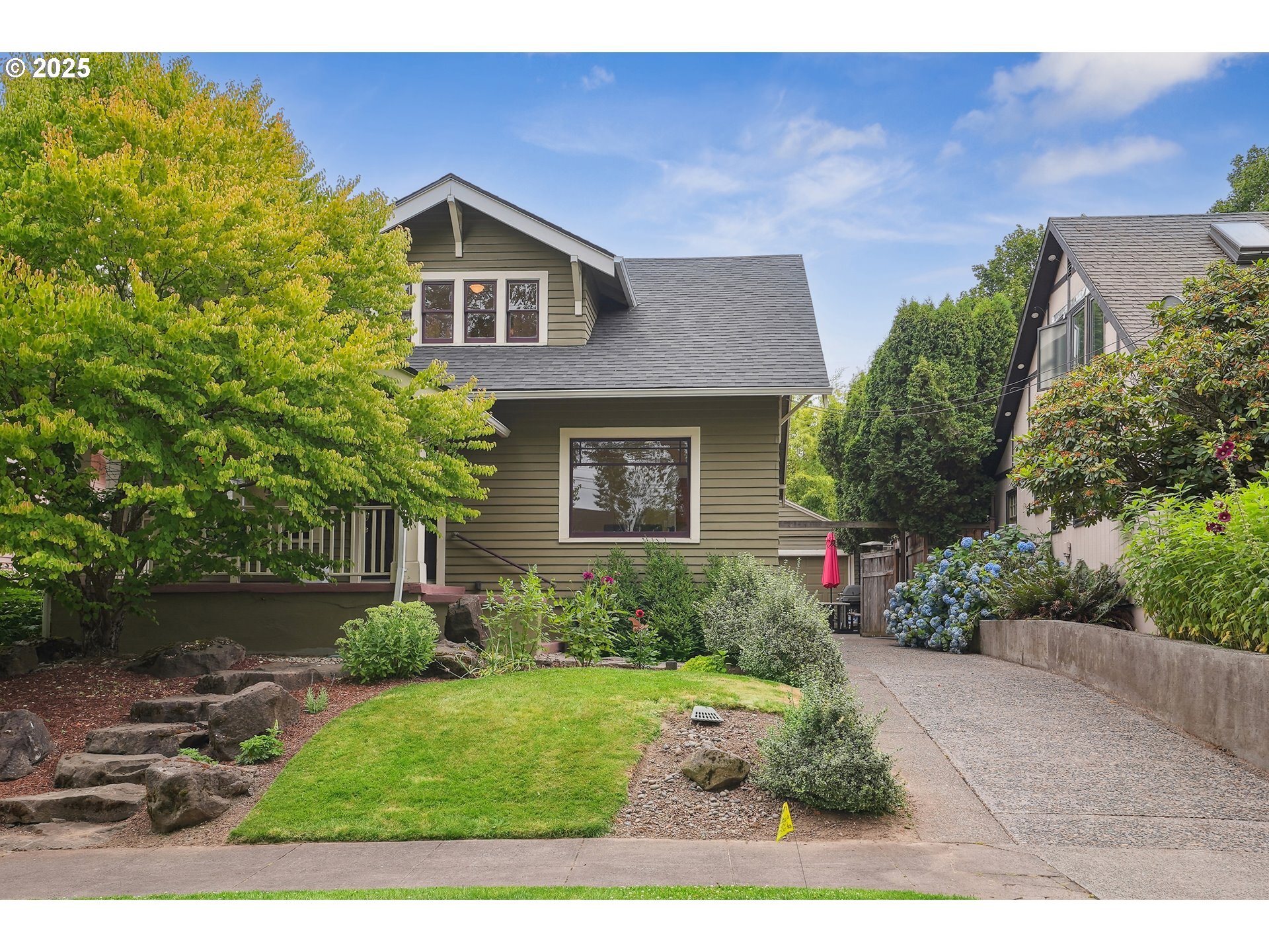 Property Photo: 1948 SE 52nd Ave OR 97215