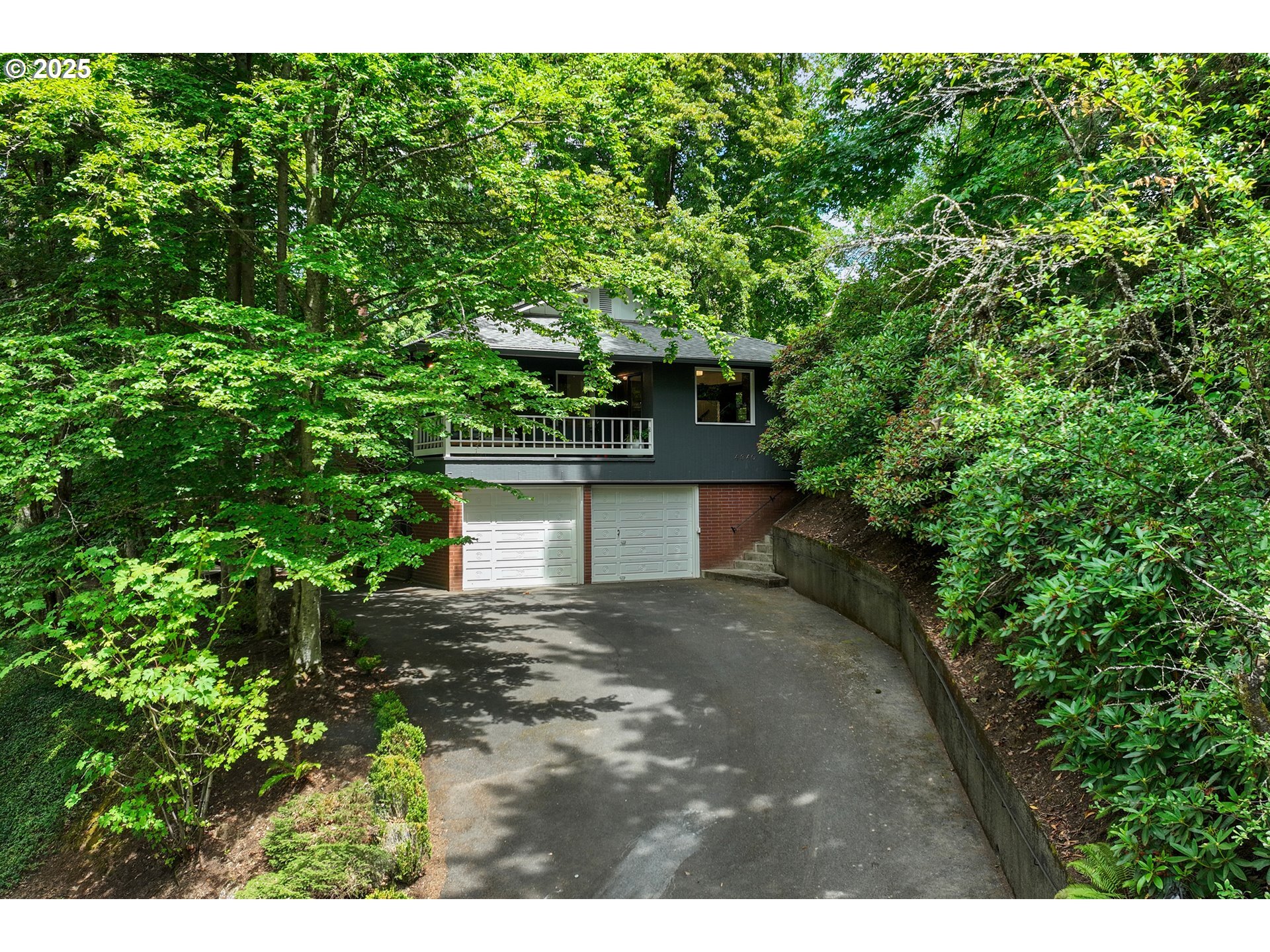 Property Photo: 4940 SW Humphrey Park Rd OR 97221