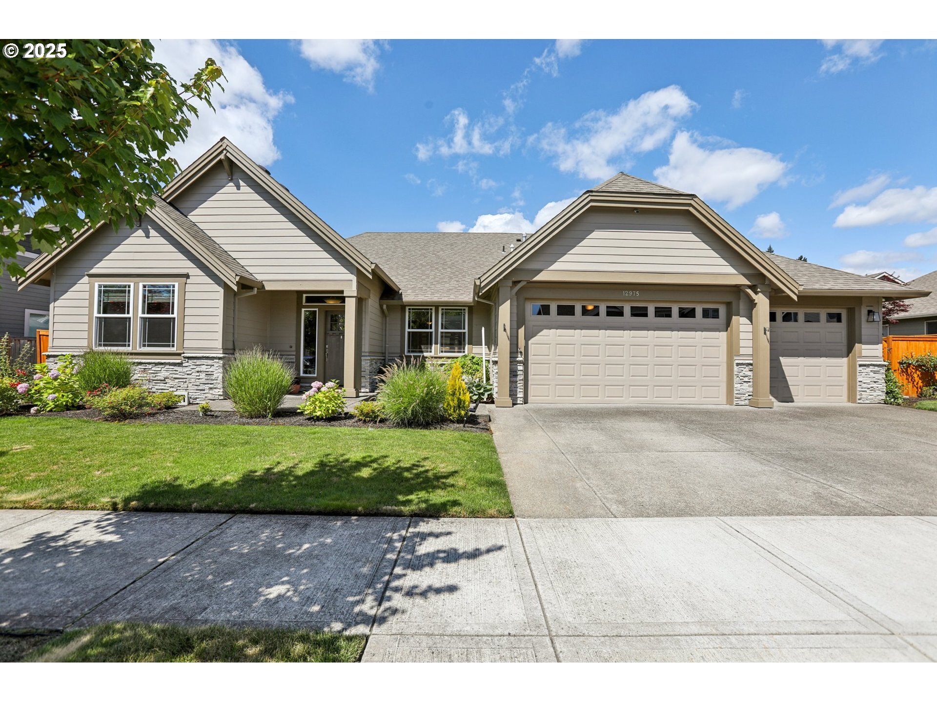 Property Photo: 12975 SE Sprout Ln OR 97222