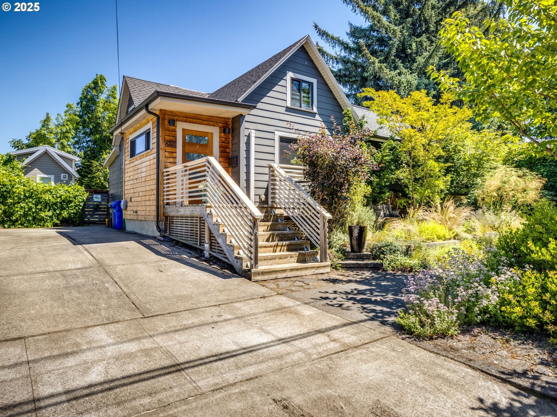 Property Photo: 6322 N Wilbur Ave OR 97217