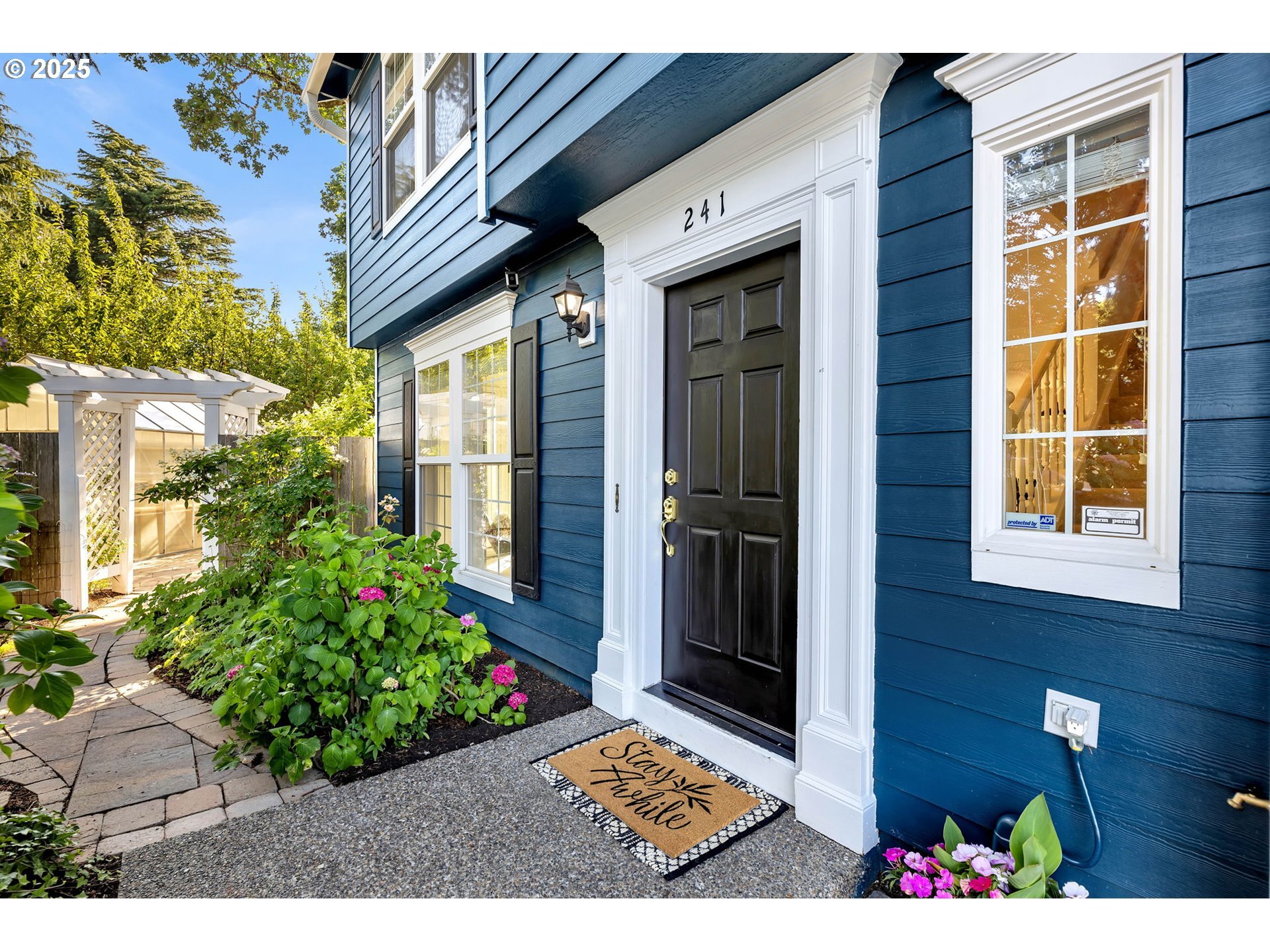 Property Photo: 241 NW Scott St OR 97124