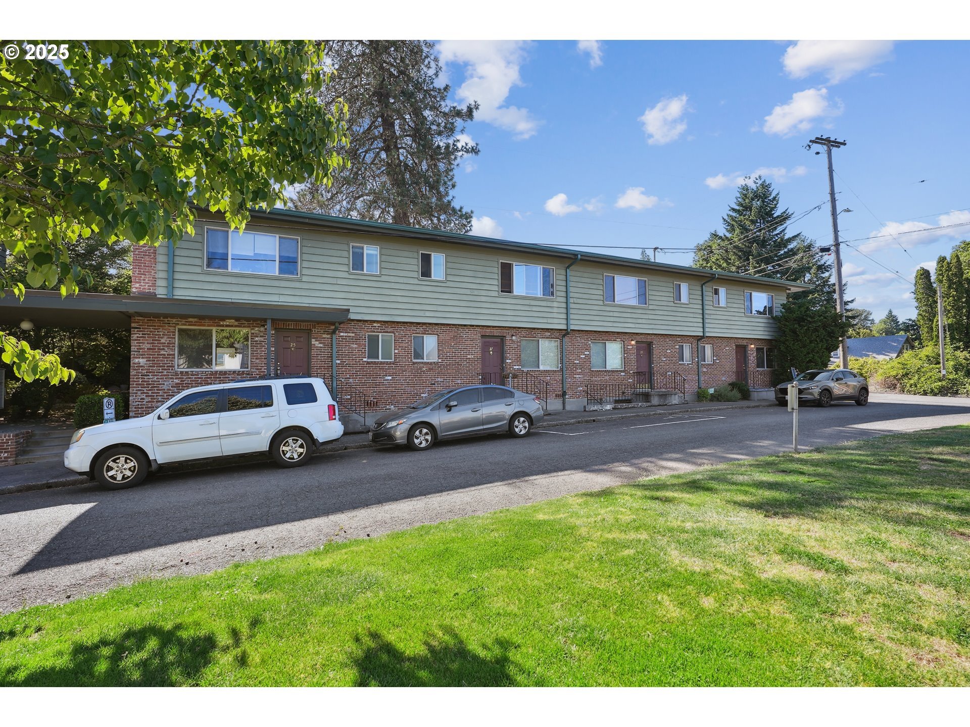 Property Photo: 908 SW Gaines St 31 OR 97239