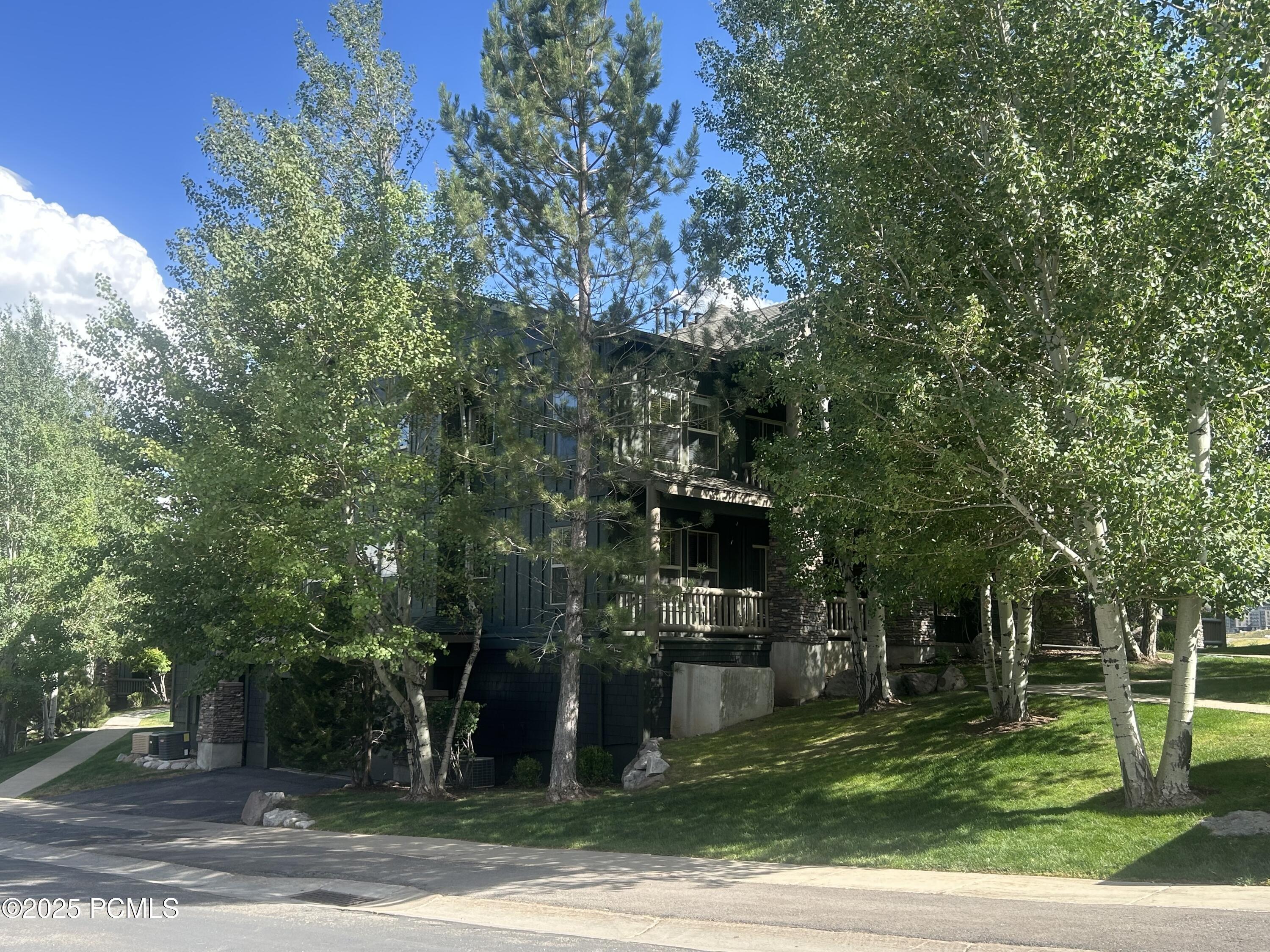 Property Photo: 1729 W Fox Bay Drive Unit J201 UT 84032