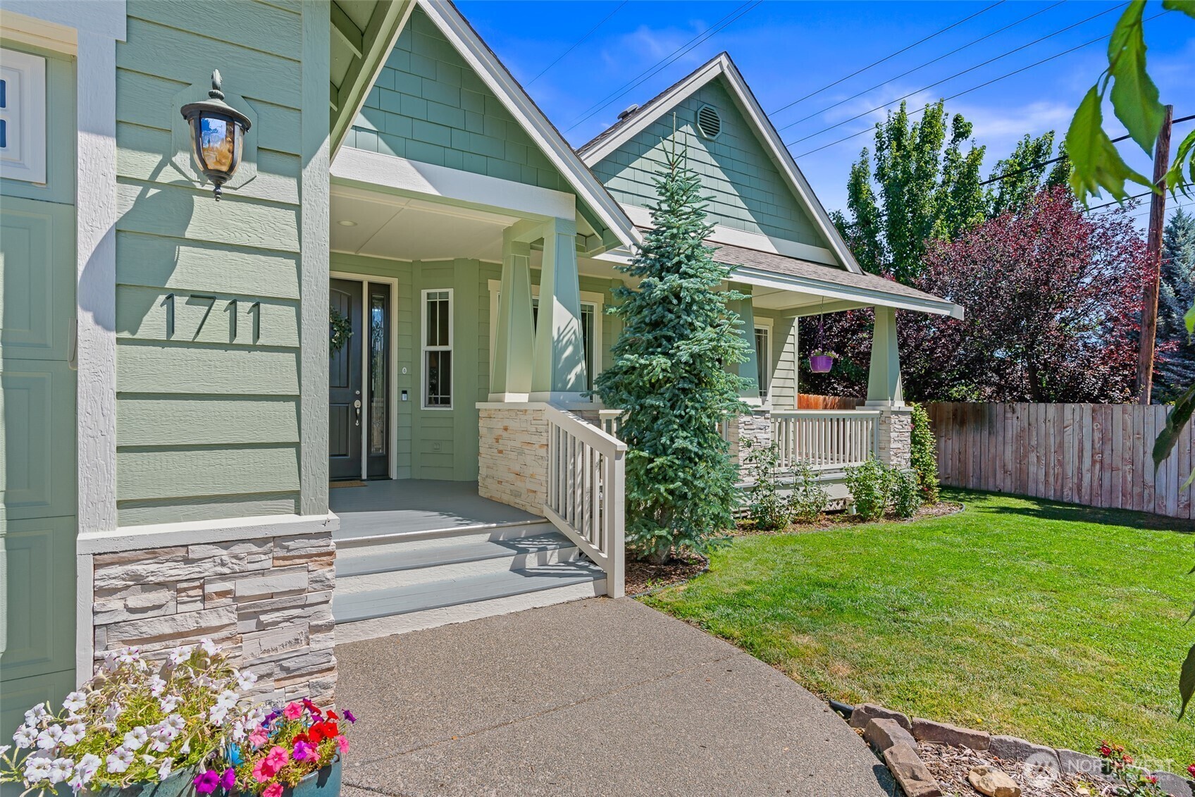 Property Photo: 1711 E Ashford Way WA 98926