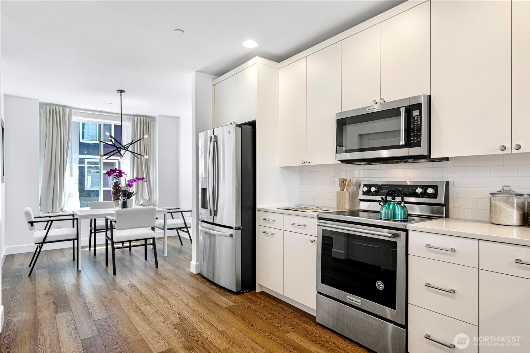 Property Photo:  16030  Meadow Road B3  WA 98087 