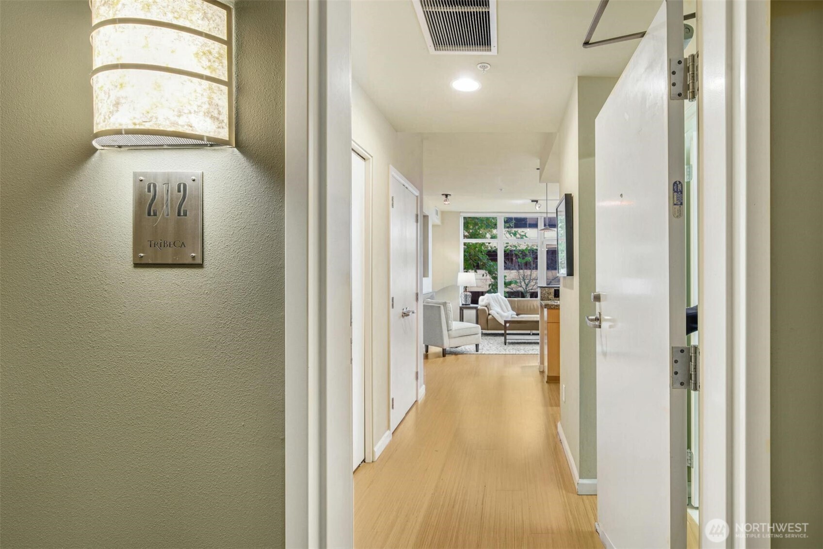 Property Photo:  17 W Mercer Street 212  WA 98119 