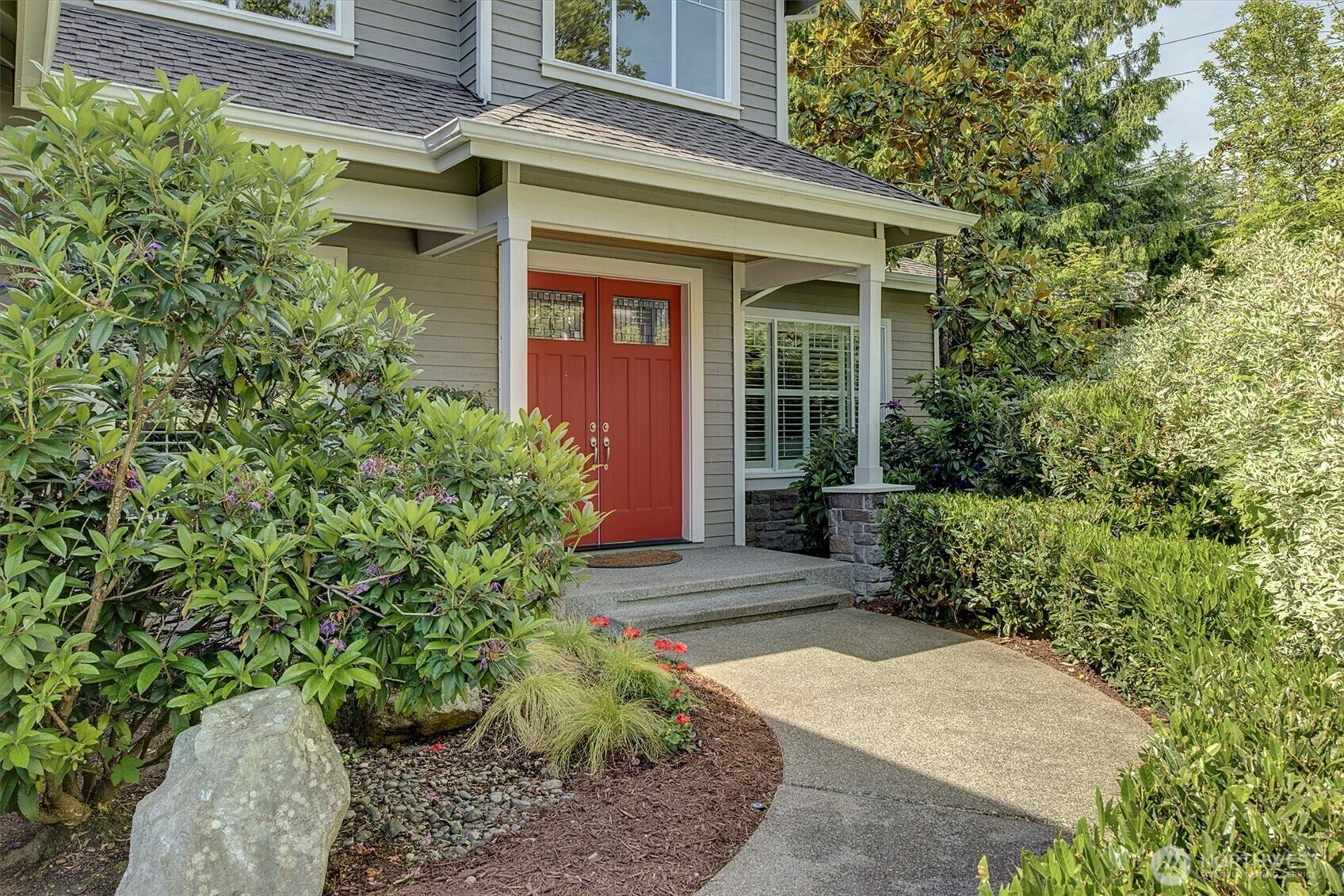 Property Photo: 1122 140th Avenue SE WA 98007