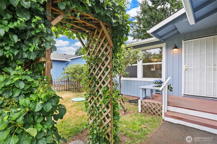 Property Photo:  498  Huston Street S  WA 98589 