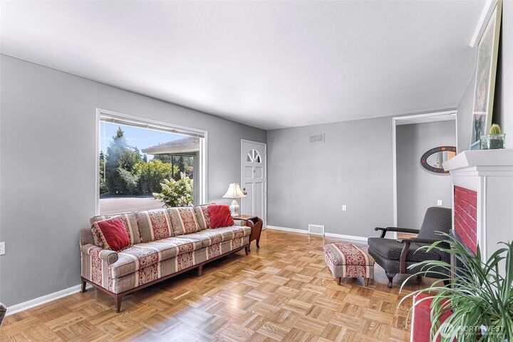 Property Photo: 532 Colby Avenue WA 98201