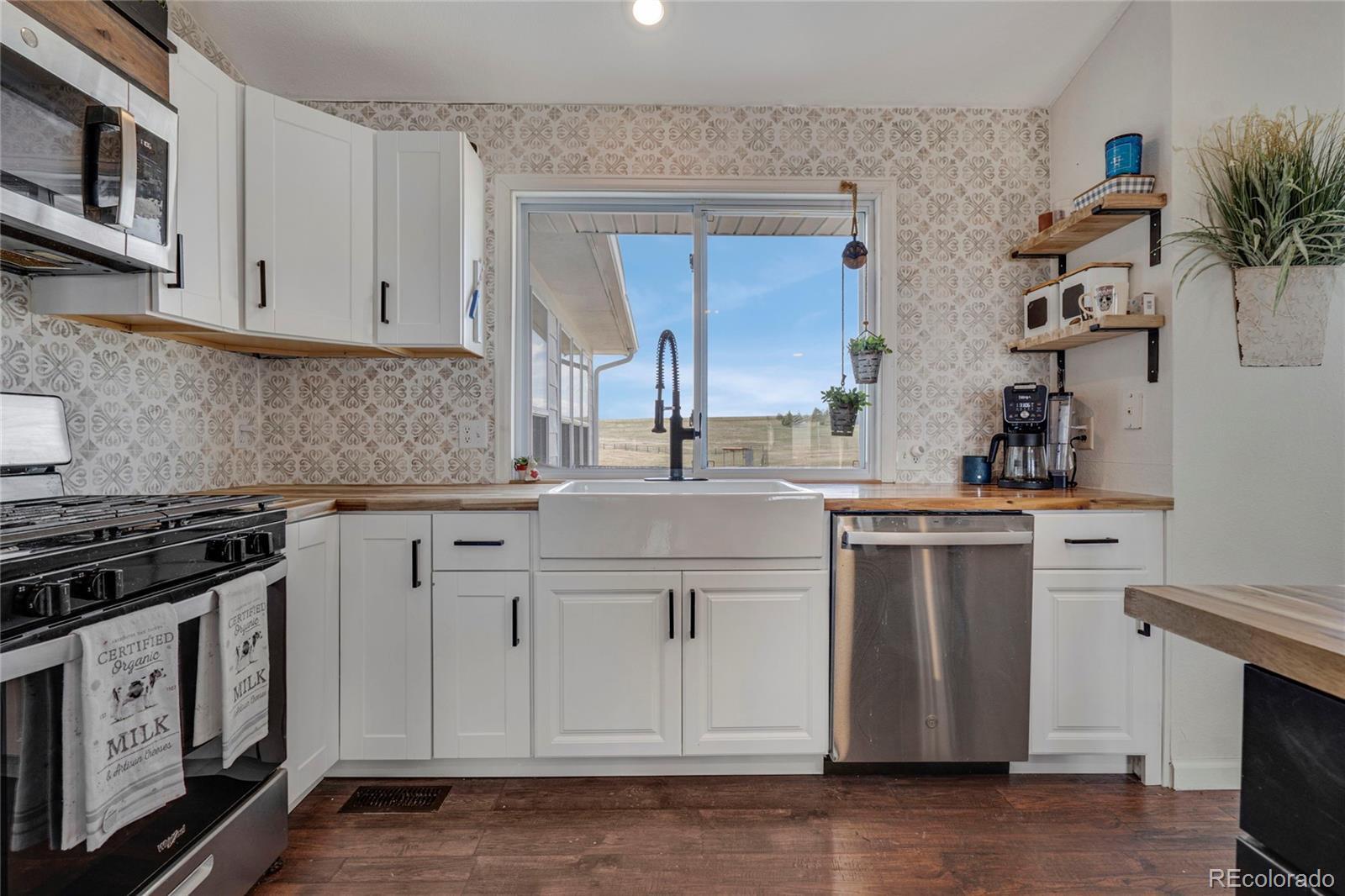 Property Photo:  45523 Sun Country Drive  CO 80107 
