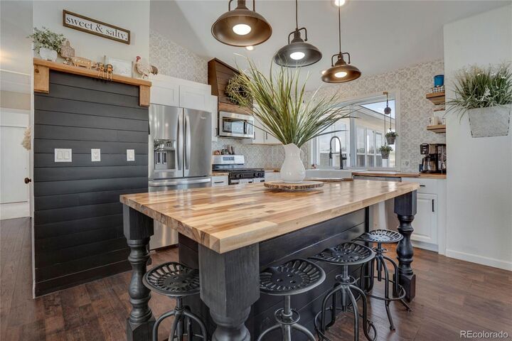 Property Photo:  45523 Sun Country Drive  CO 80107 