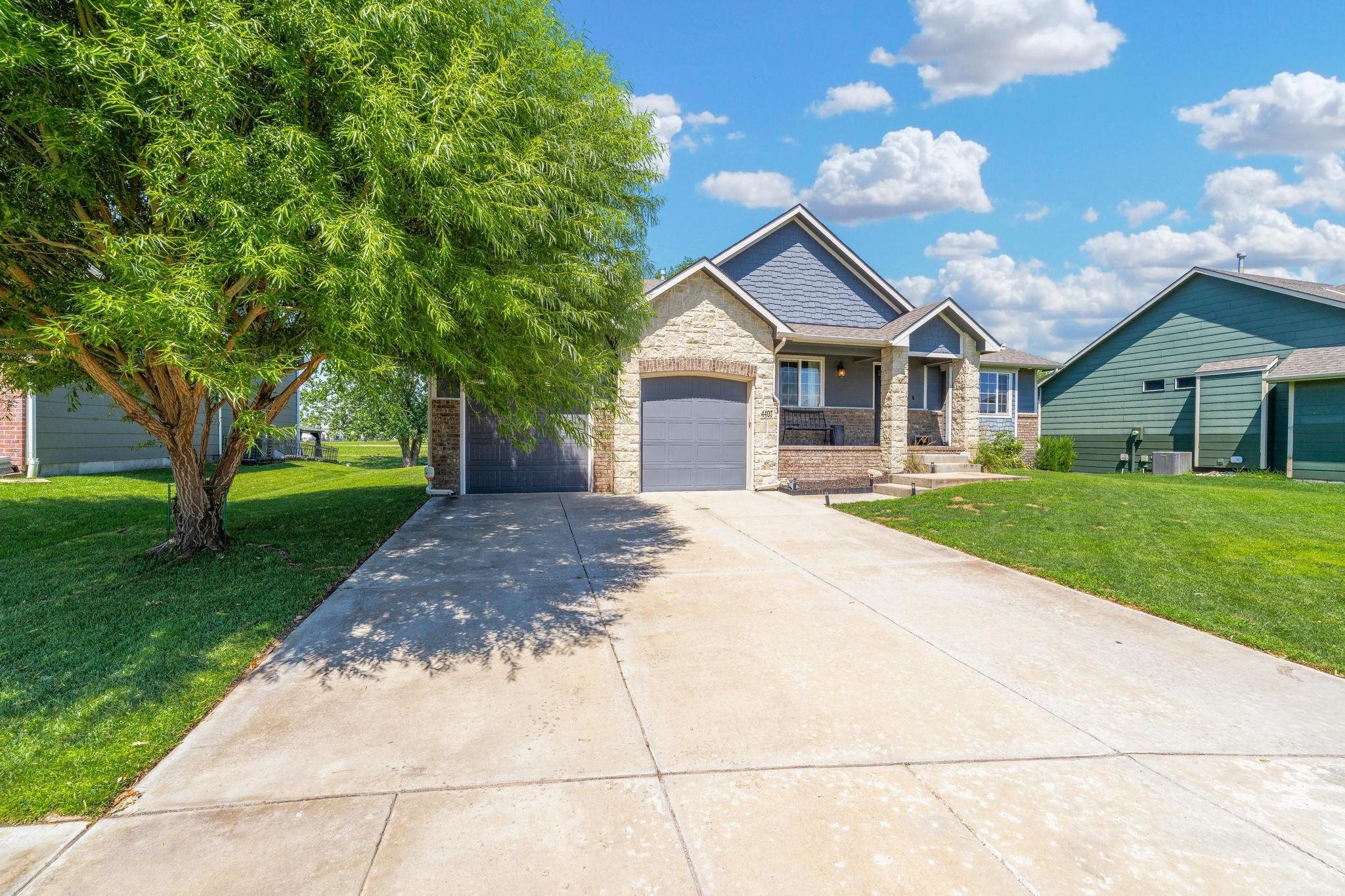 Property Photo: 4407 N Ridge Port St KS 67205