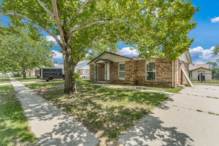 Property Photo: 1521 E Del Mar St KS 67216