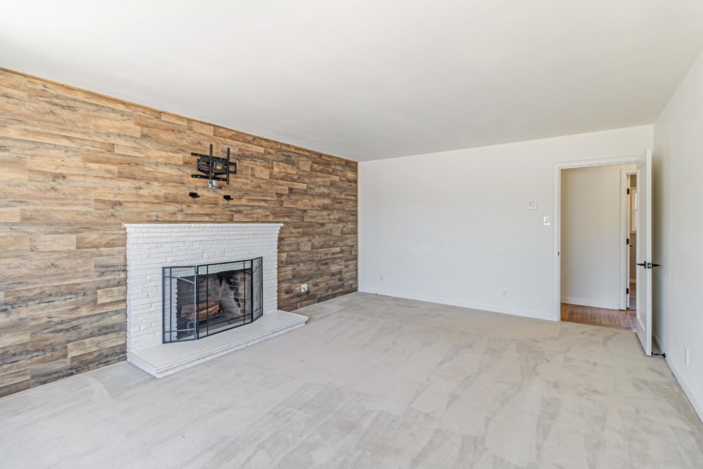 Property Photo: 624 Filbert Street CA 94019