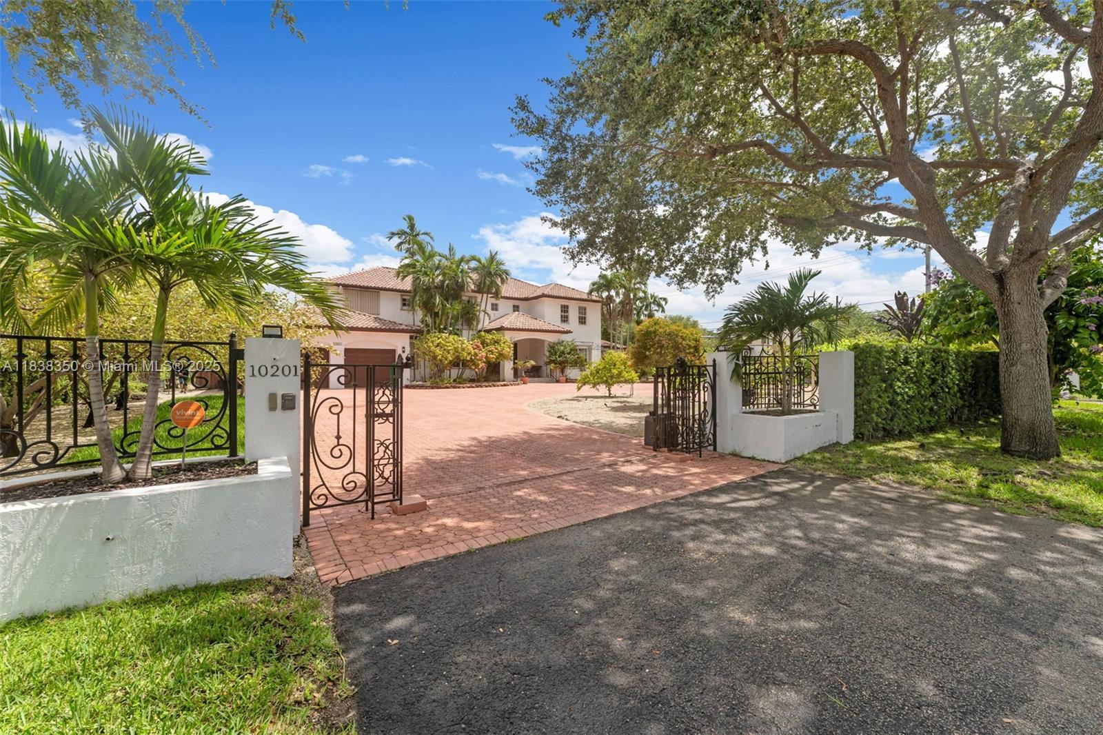 Property Photo: 10201 SW 62nd St FL 33173