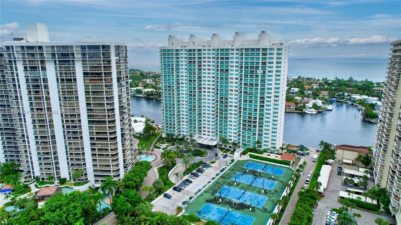 Property Photo:  20281 E Country Club Dr 1801  FL 33180 
