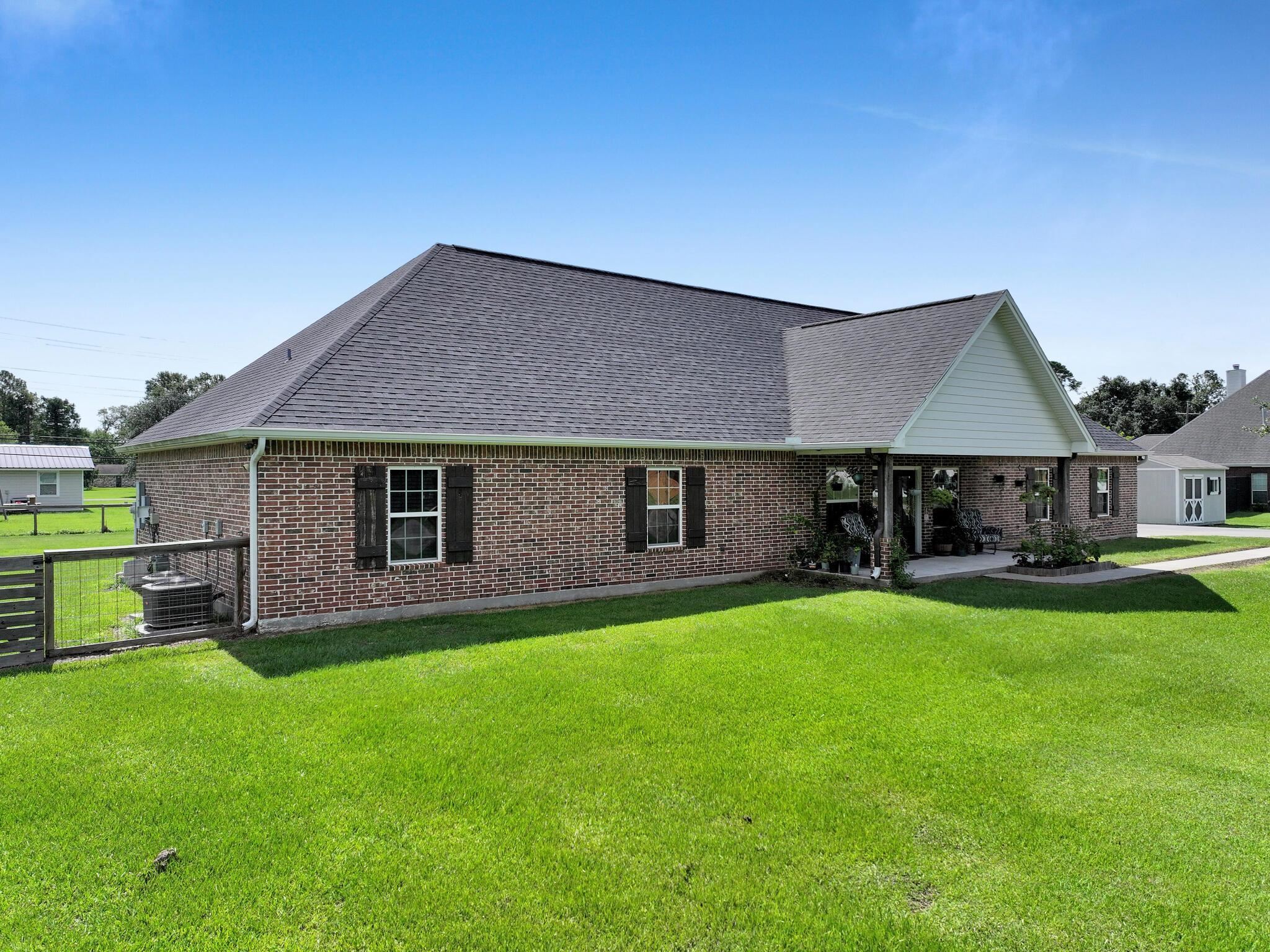 Property Photo: 5225 Highlander TX 77630
