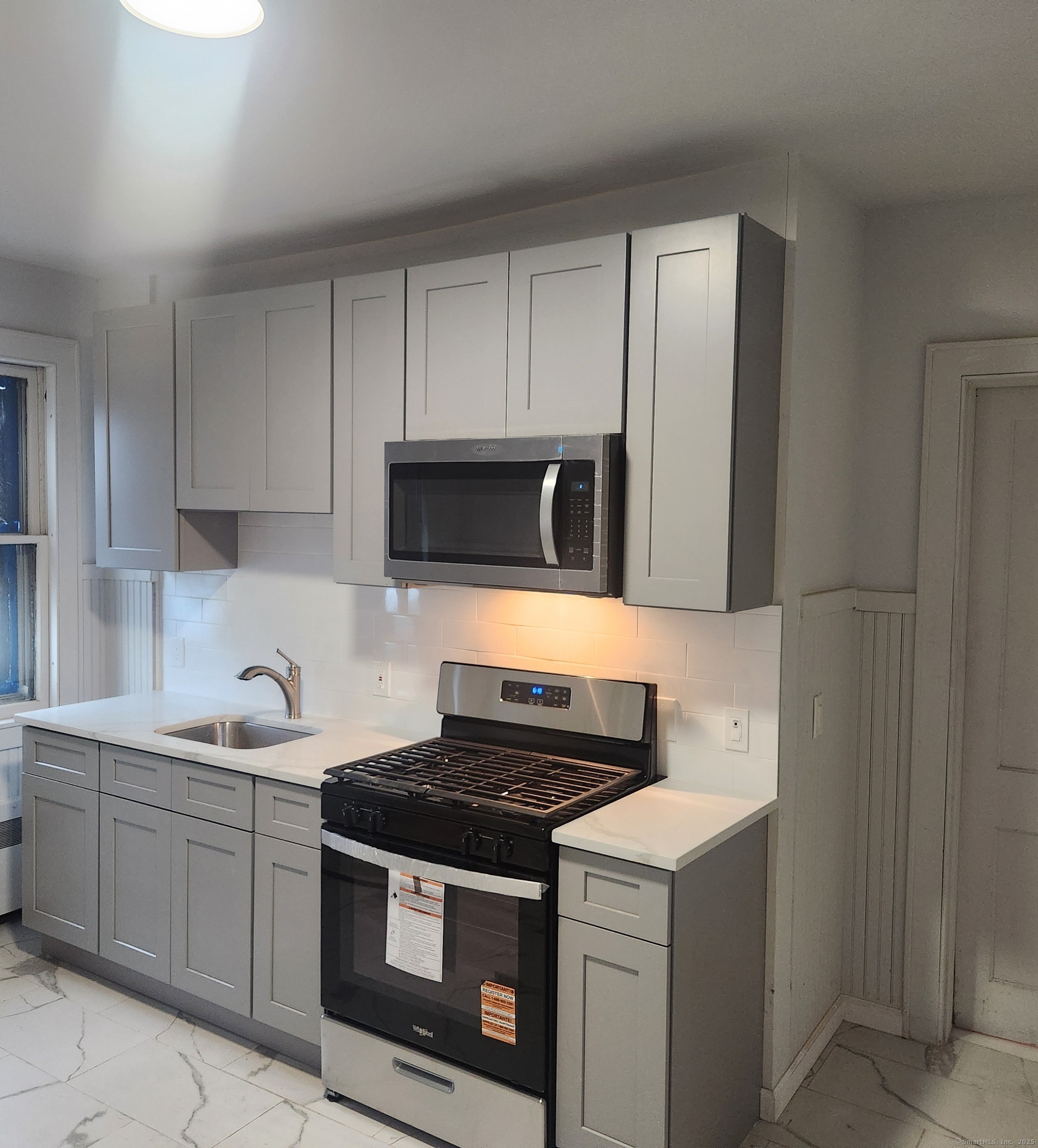 Property Photo:  9 Brewster Street  CT 06704 