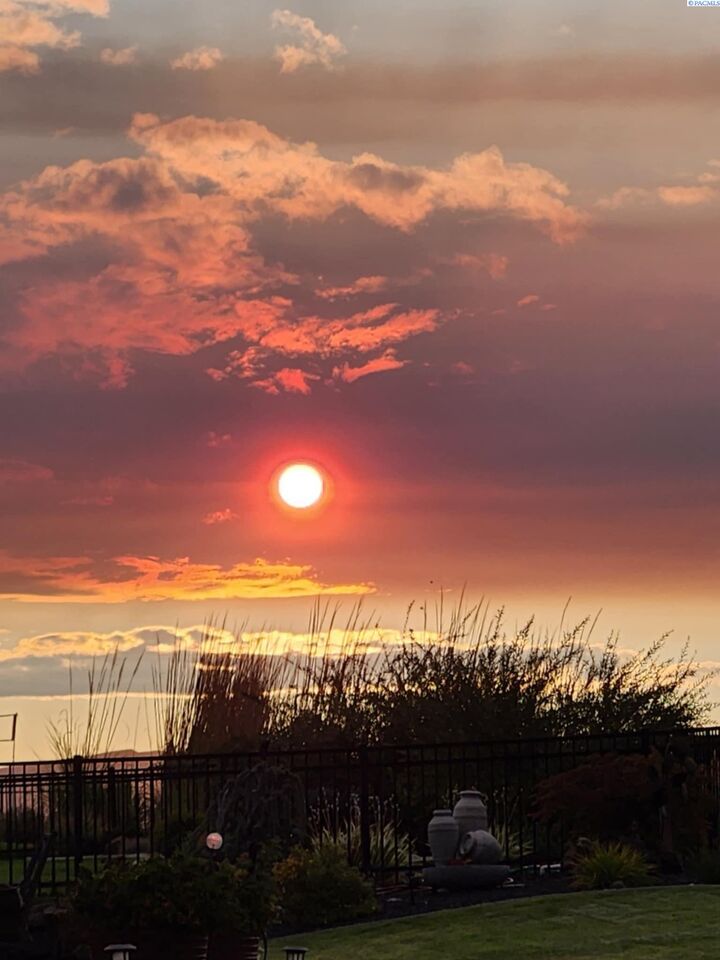 Property Photo:  2730 Sawgrass Loop  WA 99354 