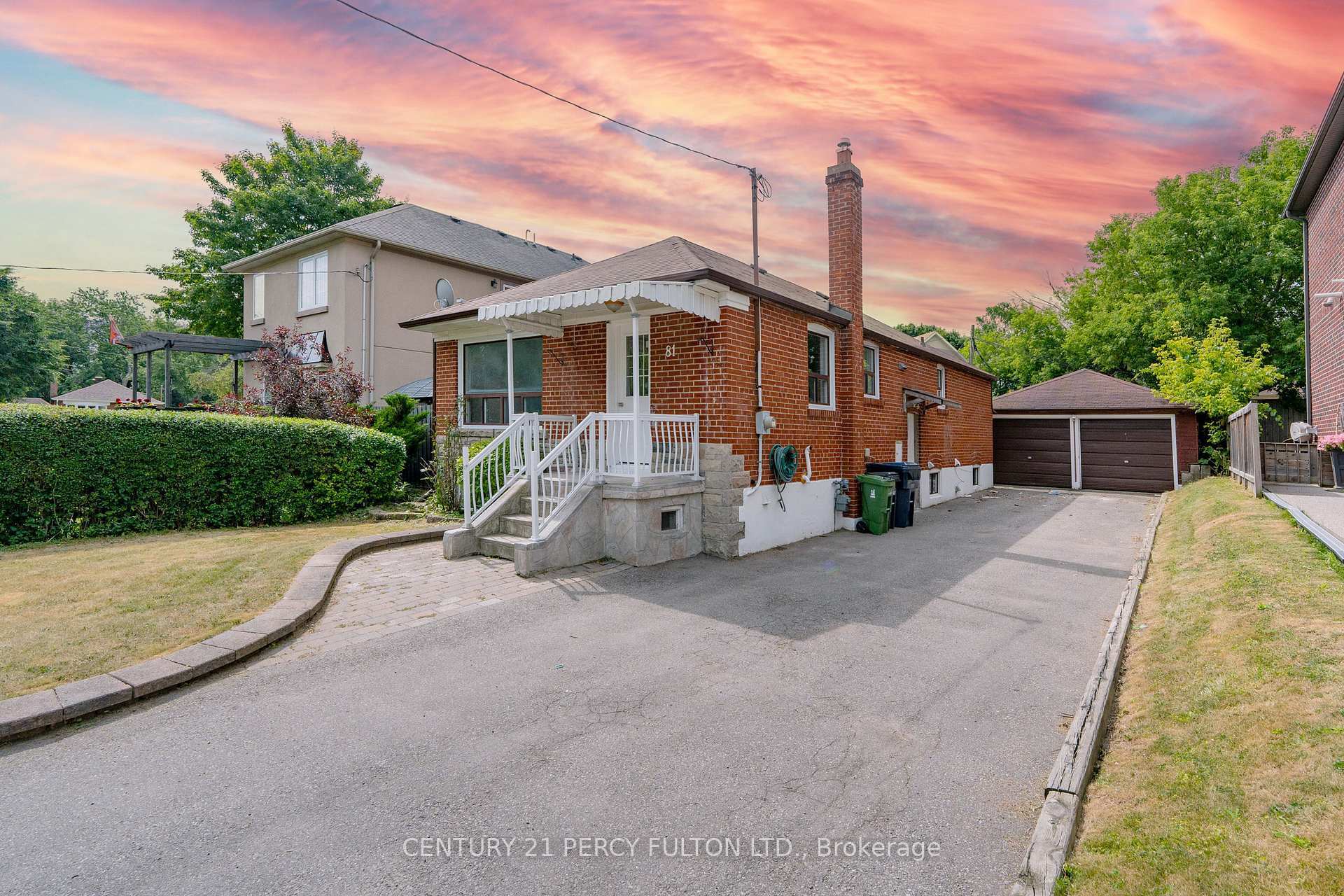 Photo de la propriété: 81 Maywood Parkway ON M1K 2H3