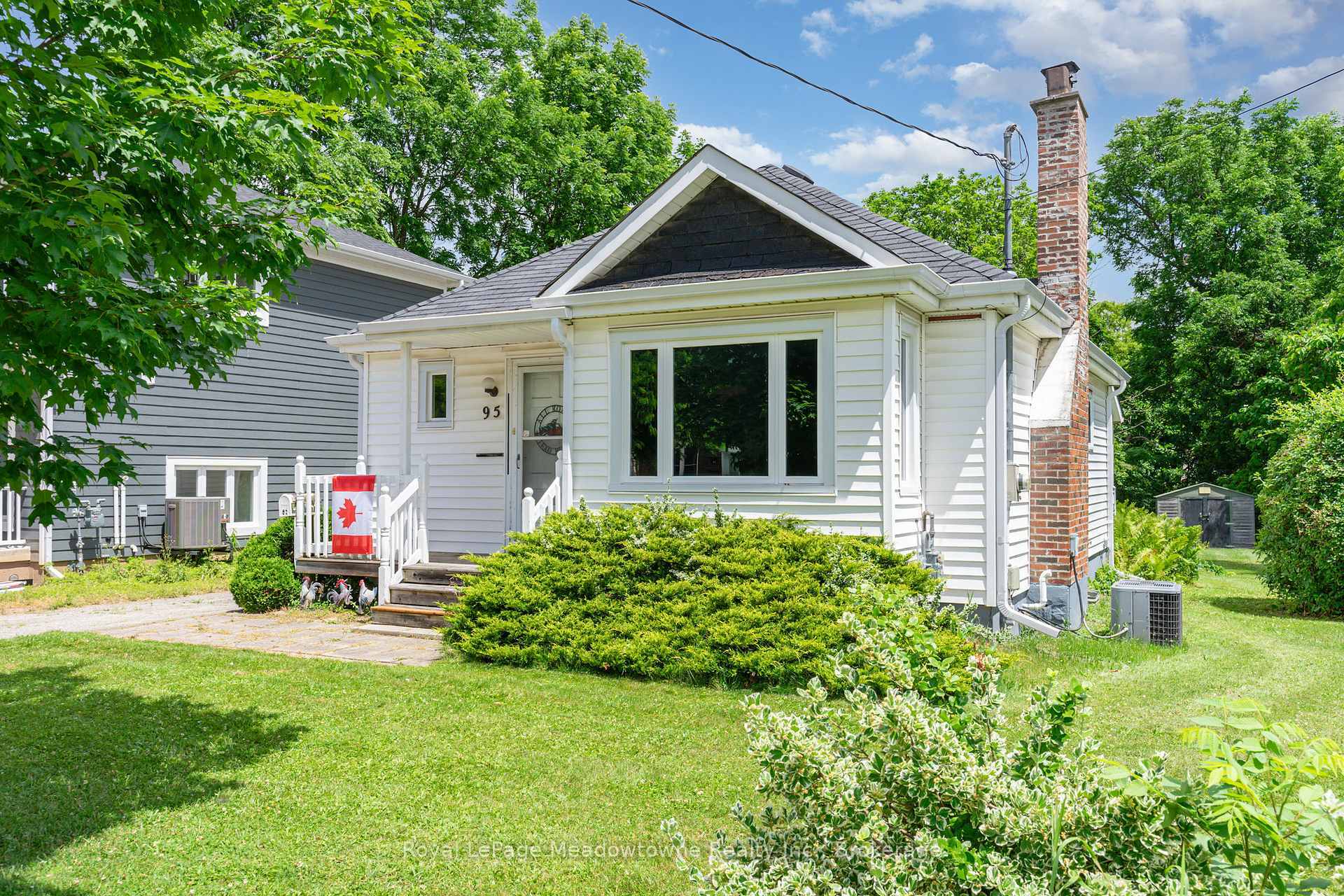 Photo de la propriété: 95 Poplar Avenue ON L7J 2E3