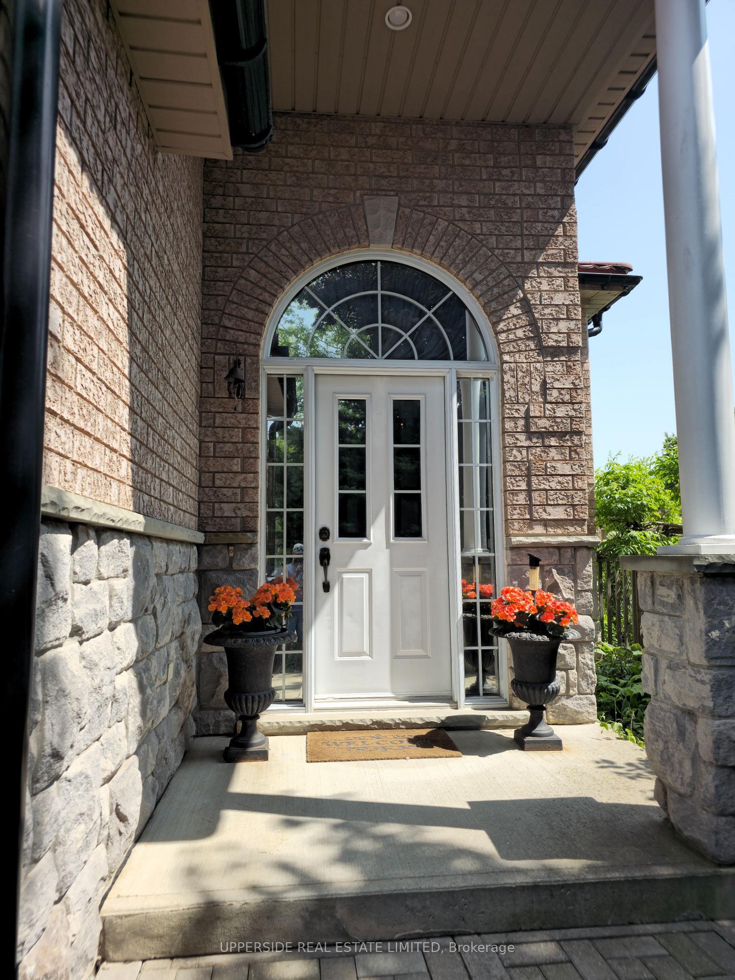 Photo de la propriété: 4 Kingsley Road S ON L7J 2Z5