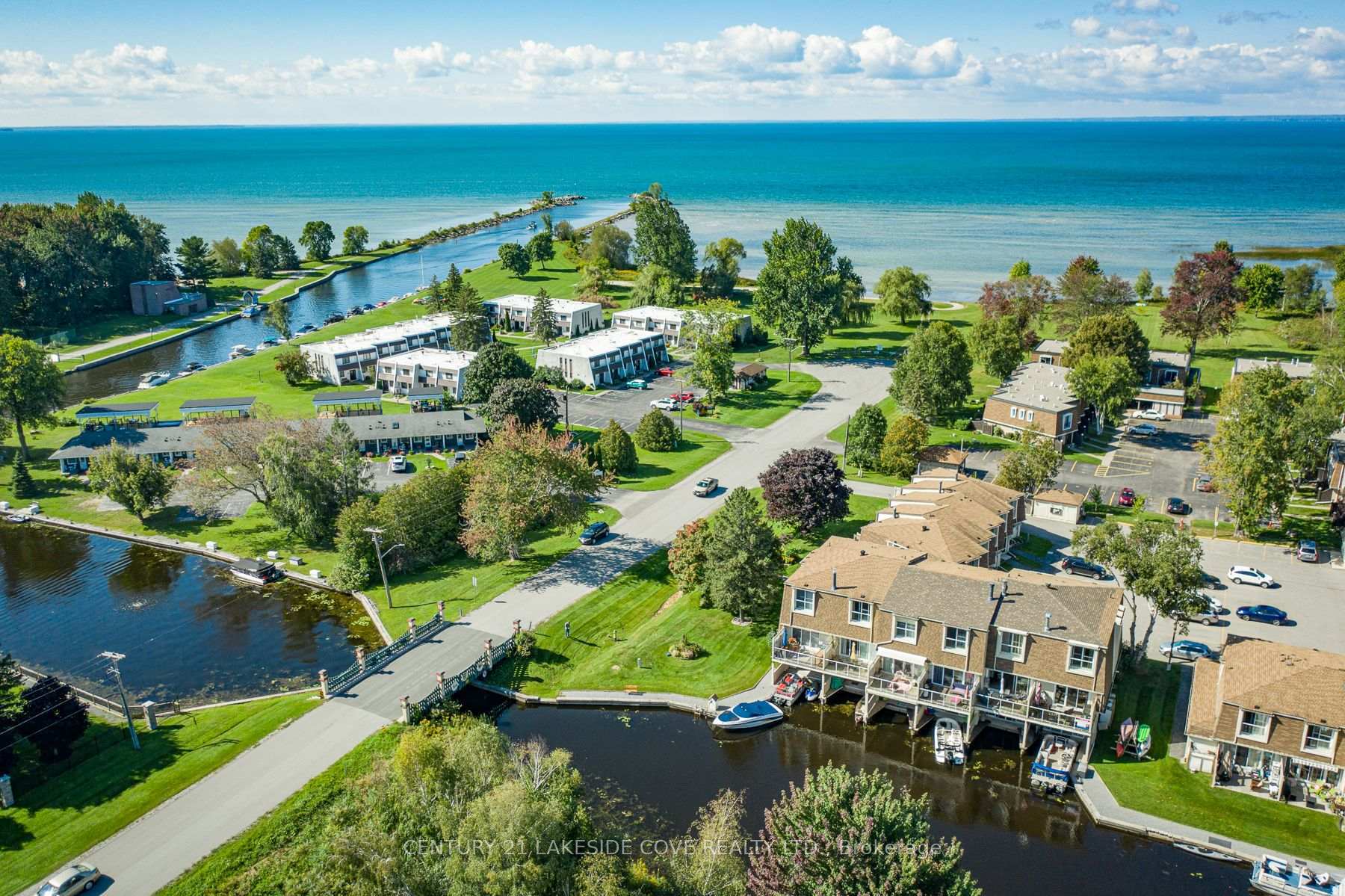 Property Photo:  4 Paradise Boulevard 19  ON L0K 1B0 