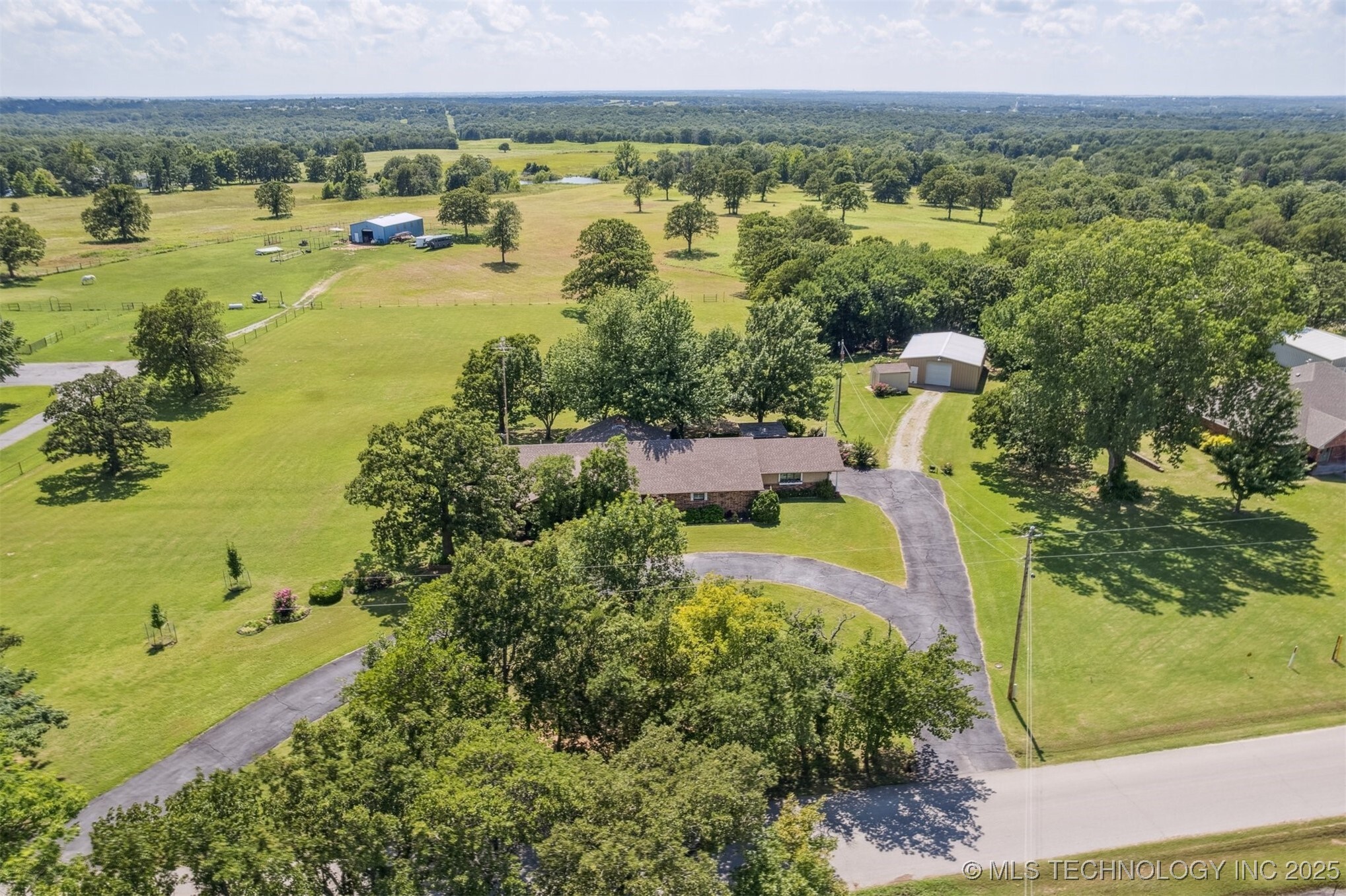 Property Photo:  1605 N Skinner Avenue  OK 74030 