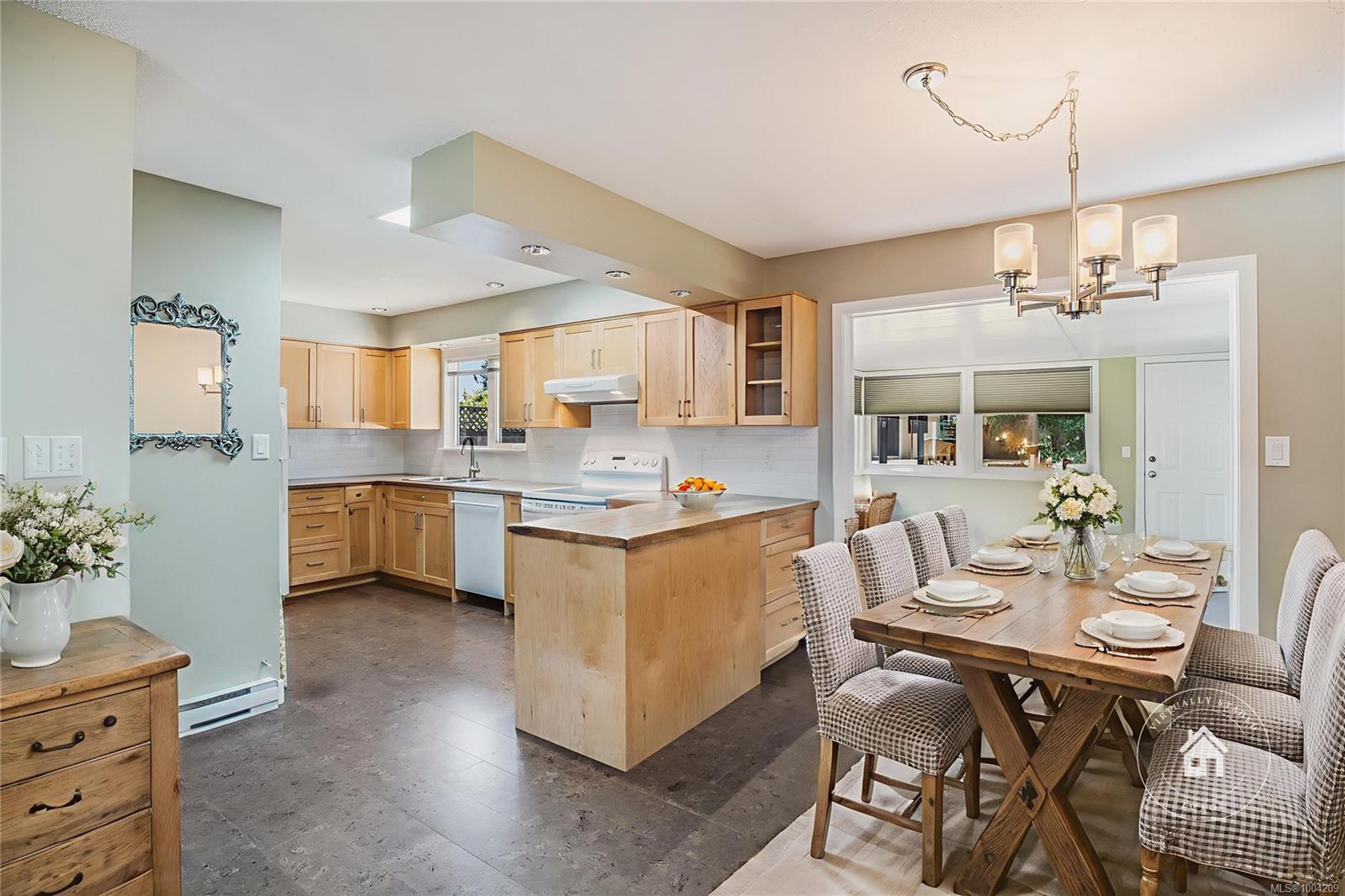 Property Photo:  572 Morison Ave  BC V9P 1H4 