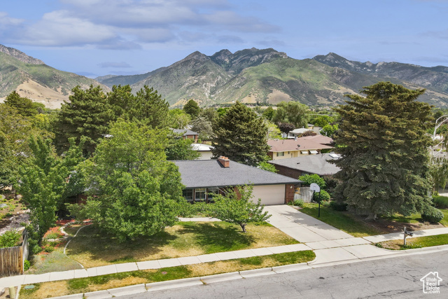 Property Photo: 7157 S Manor Dr UT 84121