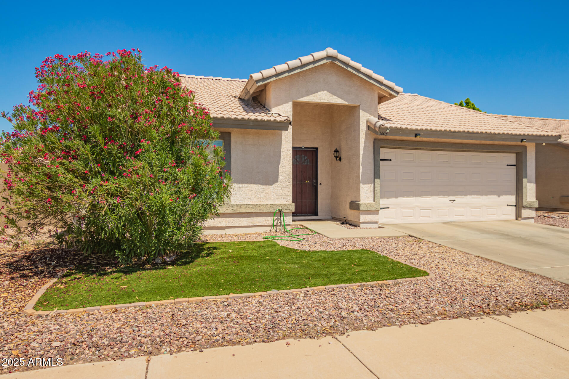 Property Photo:  1203 S Anvil Place  AZ 85286 