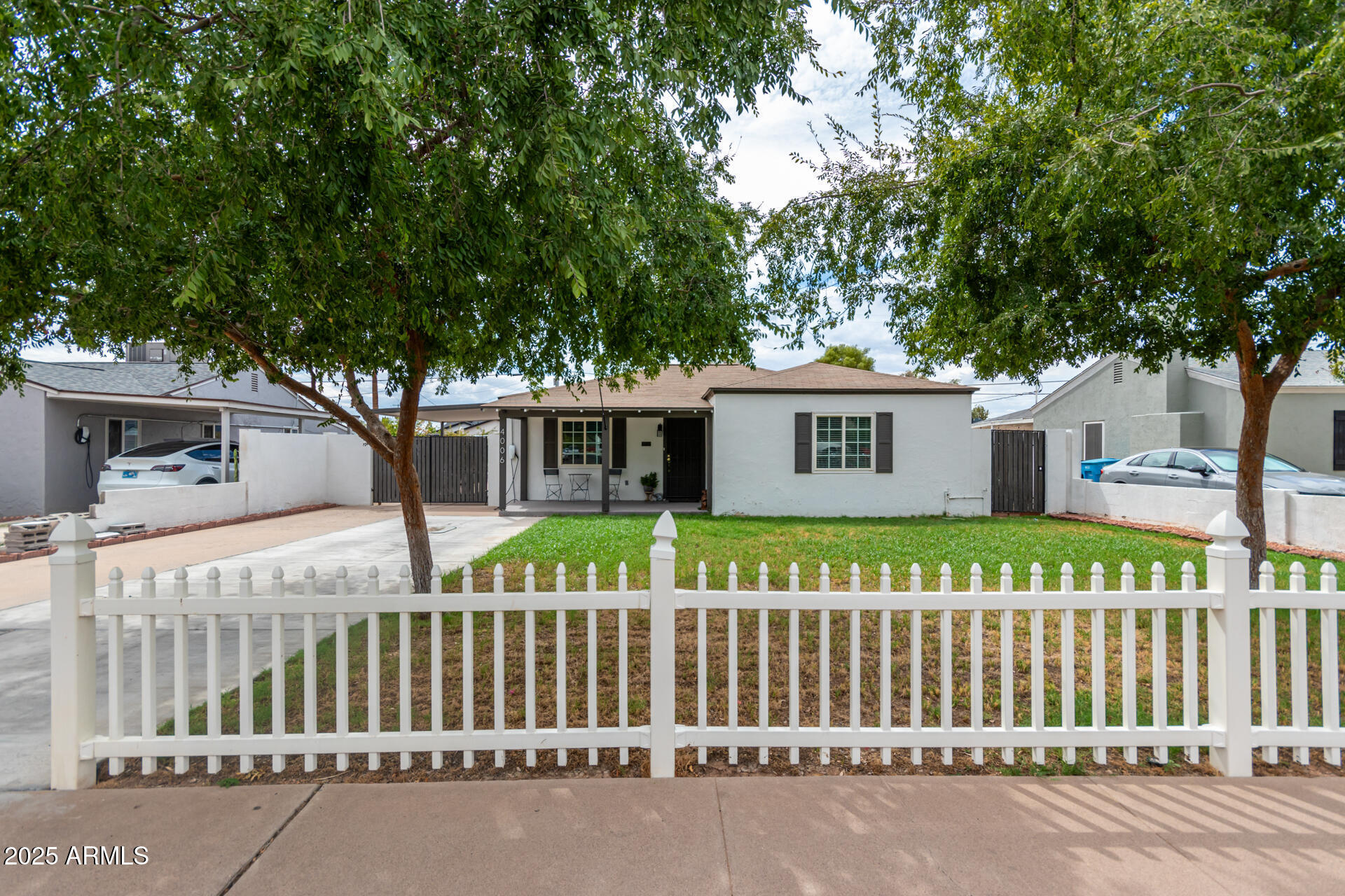 Property Photo: 4006 N 11th Avenue AZ 85013
