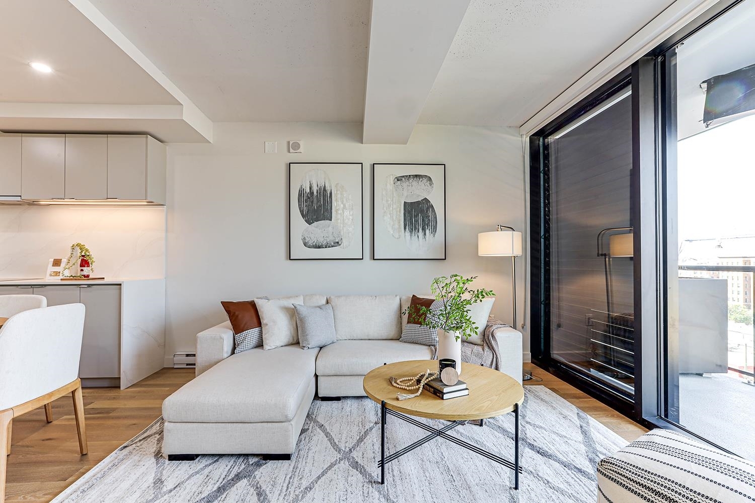 Property Photo: 239 Keefer Street 903 BC V6A 1X6