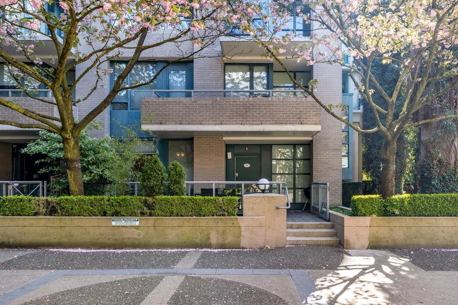 Photo de la propriété:  1019 Expo Boulevard  BC V6Z 2W1 