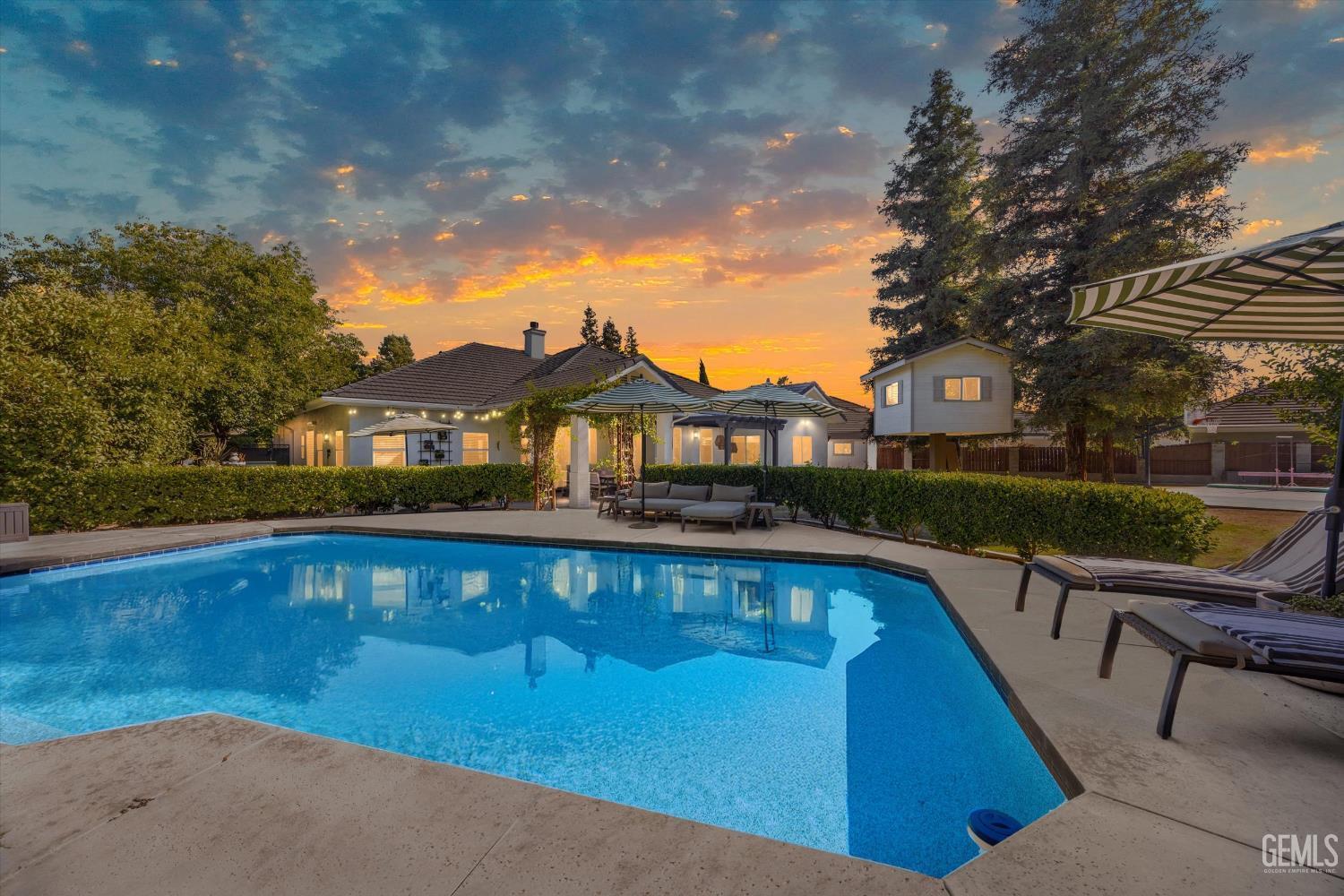 Property Photo: 6707 Park West Circle CA 93308