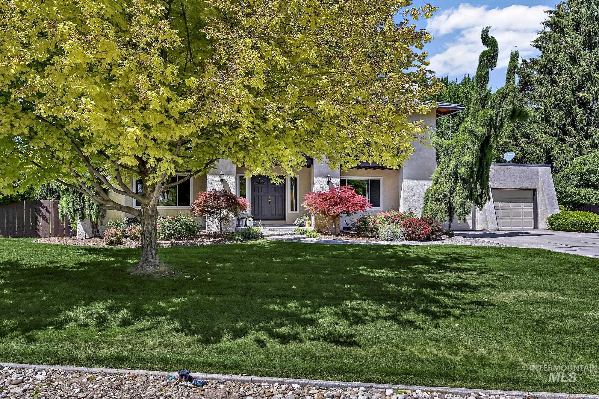 Property Photo: 1067 N Arlington Dr ID 83616