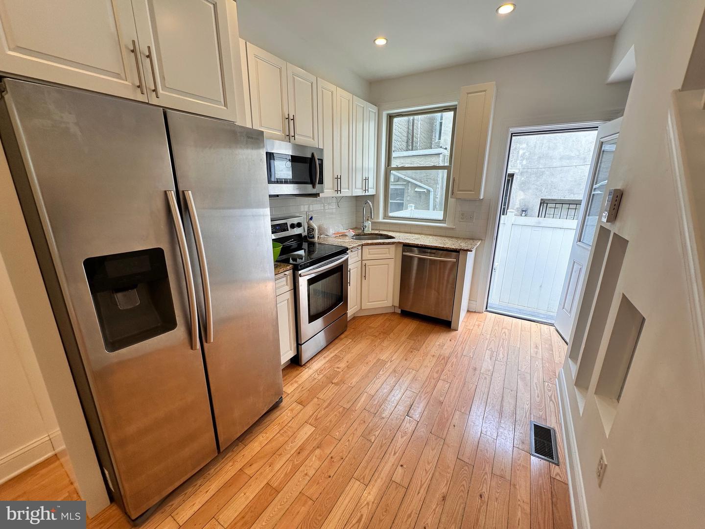 Property Photo: 1004 S Fairhill Street PA 19147