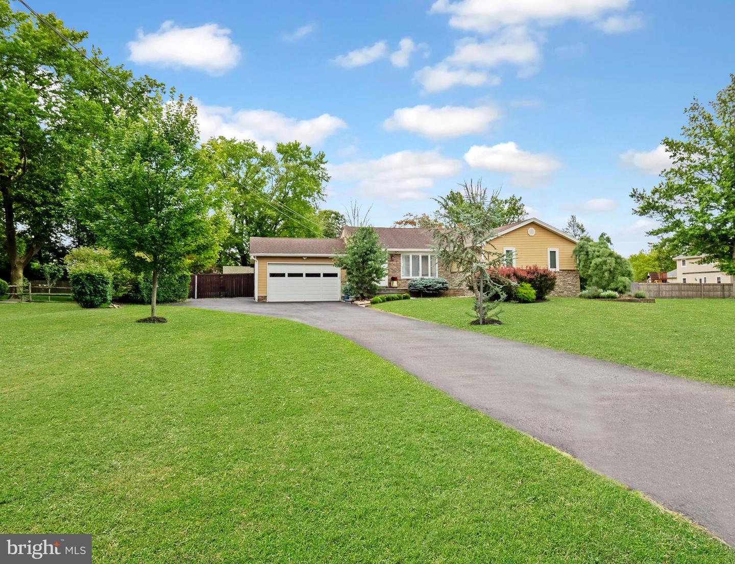 4 Cherokee Drive  Pennington NJ 08534 photo