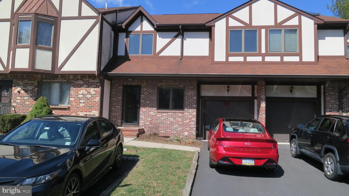 Property Photo:  4 Boleyn  NJ 08628 